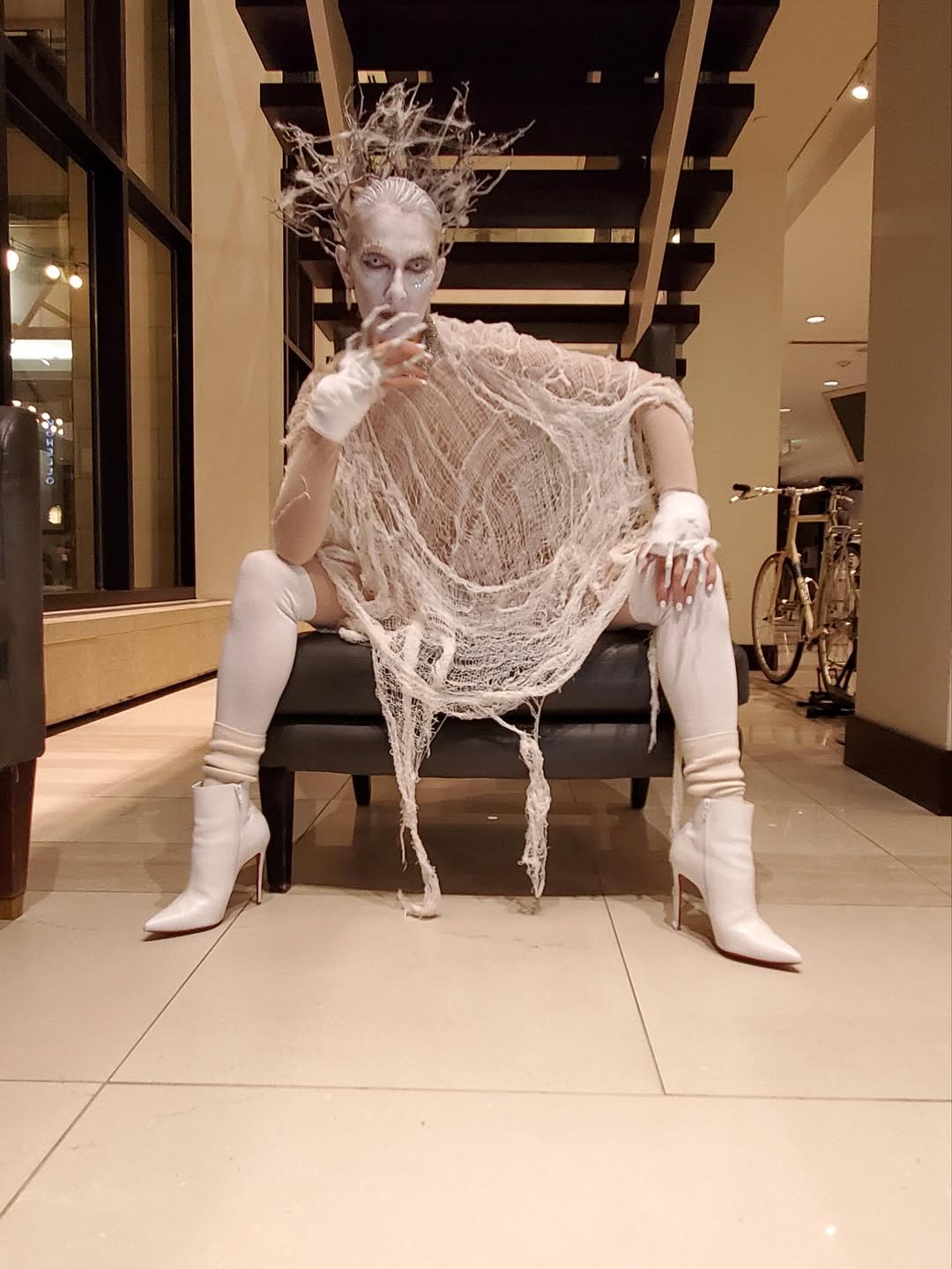 Як зірки святкували Гелловін 2025: кумедні та моторошні костюми, які вразили всіх (фото)